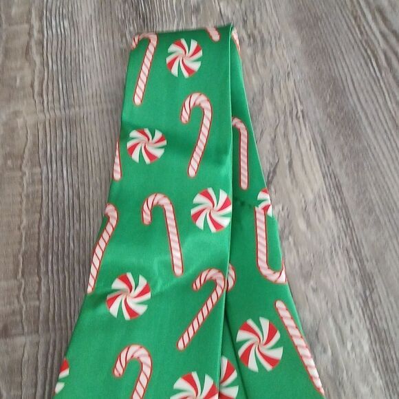 Christmas Necktie Christmas Party Fun Christmas Theme Print Tie Candy Canes NEW - Picture 3 of 5